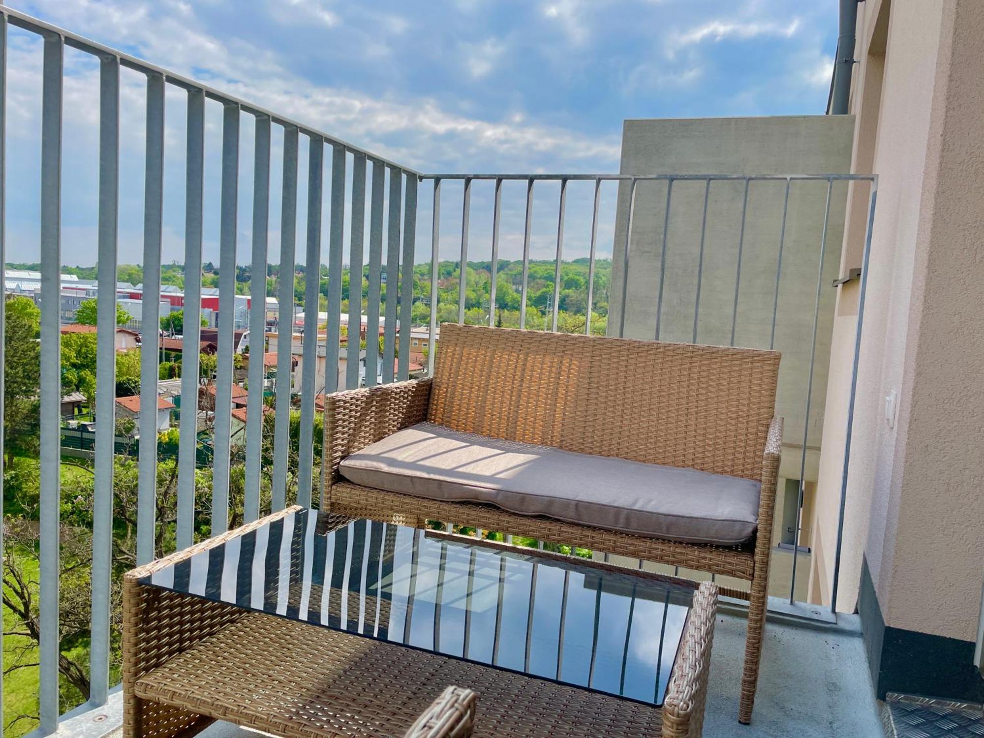 Apartment Bright Modern Flat With Balcony Wien